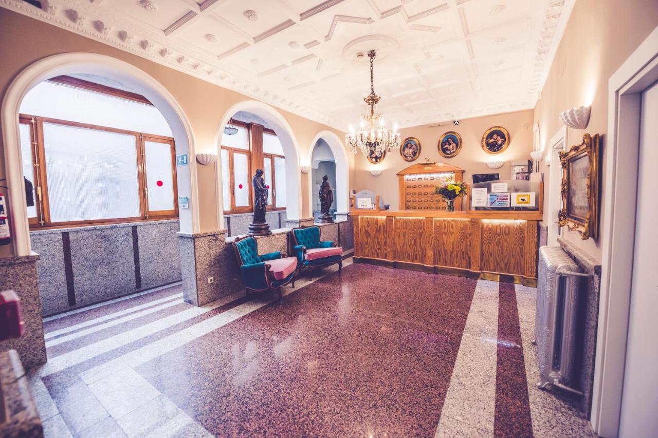 Hostal Marlasca Madrid Buitenkant foto