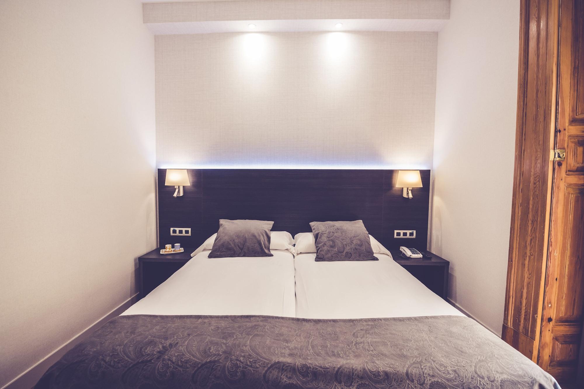 Hostal Marlasca Madrid Buitenkant foto